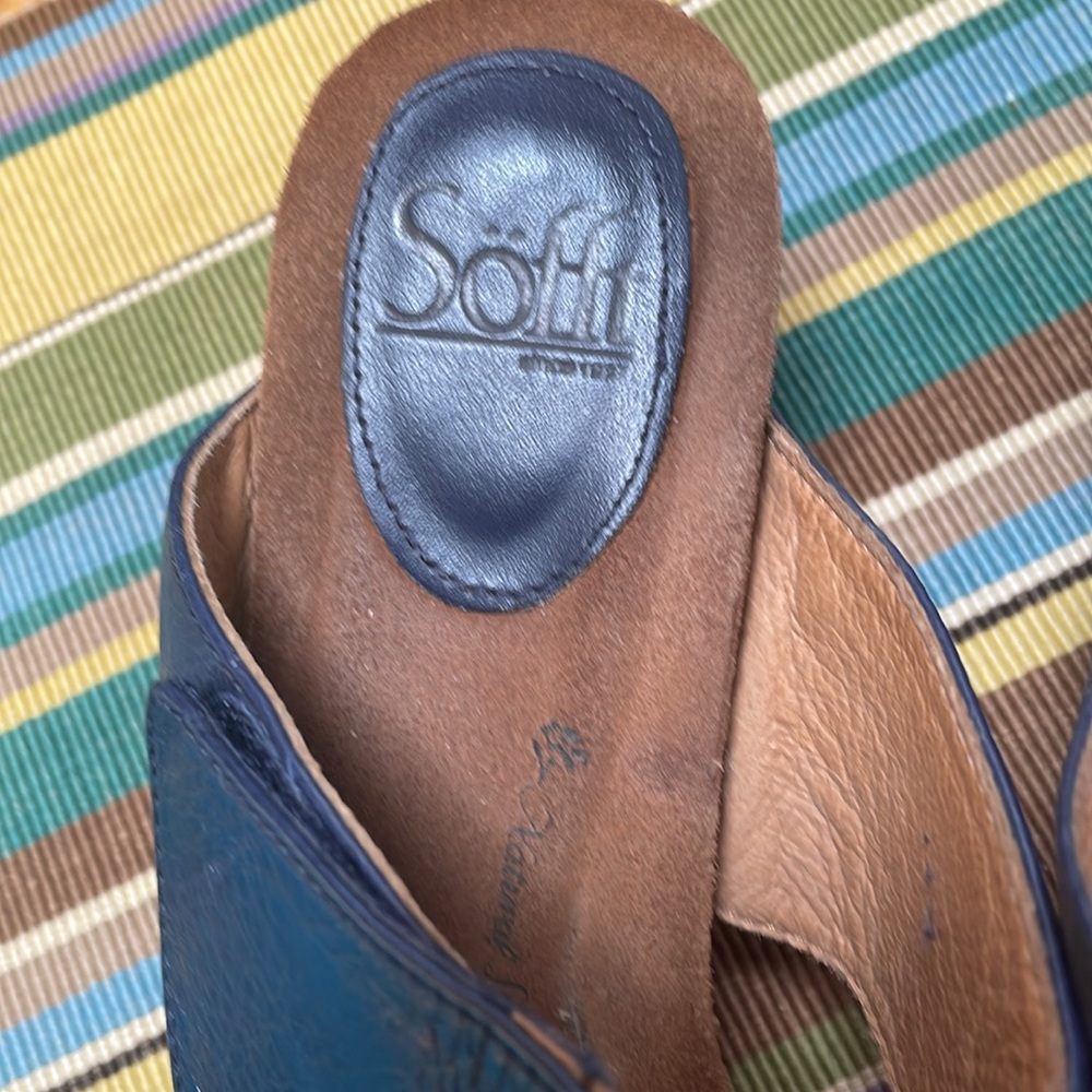 Sofft wedges in vibrant blue with Velcro strap. Size 8M - Picture 2 of 6